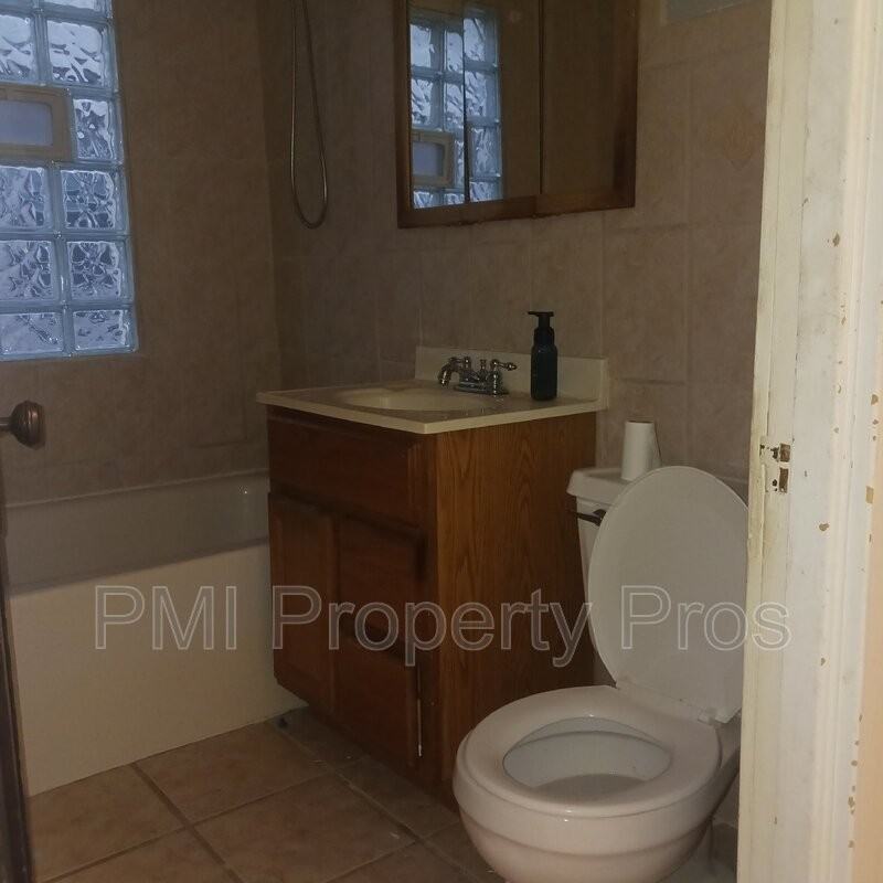 2604 N 50th St - Photo 3 of 8