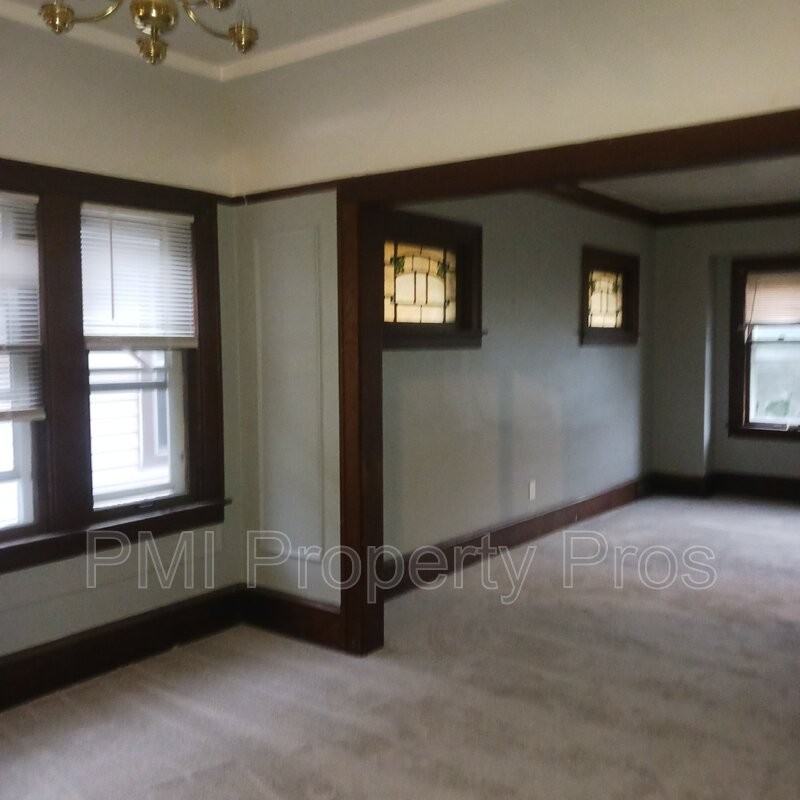 2604 N 50th St - Photo 4 of 8