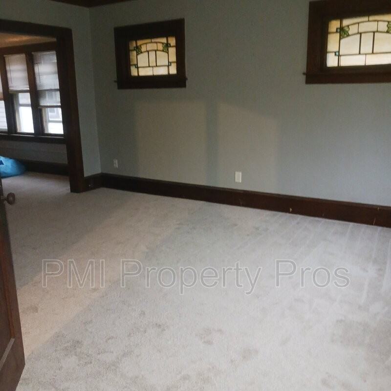 2604 N 50th St - Photo 6 of 8