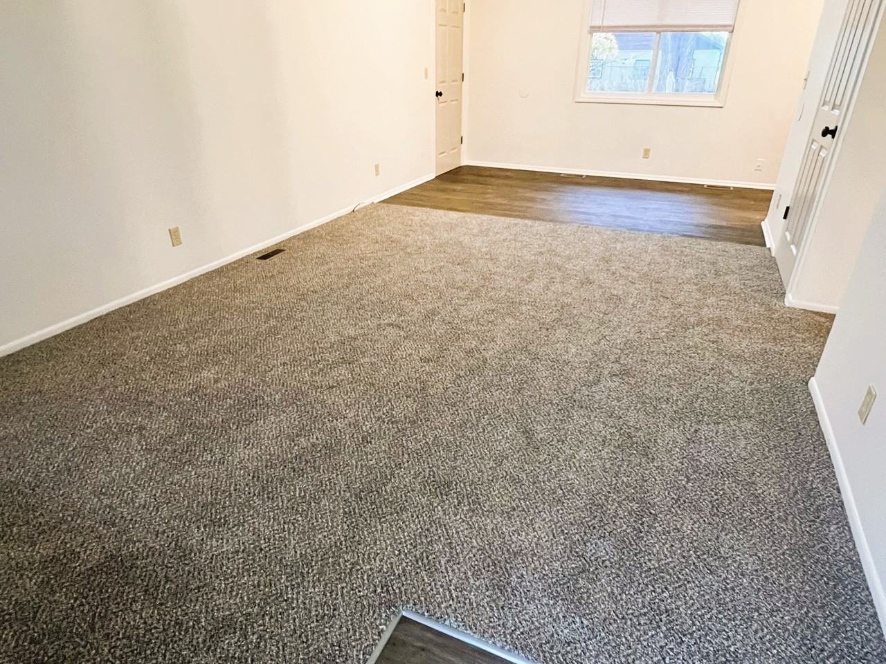 2720 N Erie Ave - Photo 2 of 14