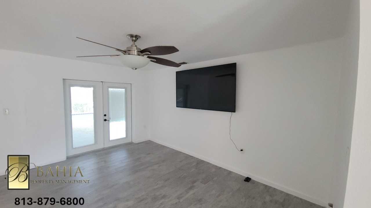 215 Meadowcross Dr - Photo 4 of 40