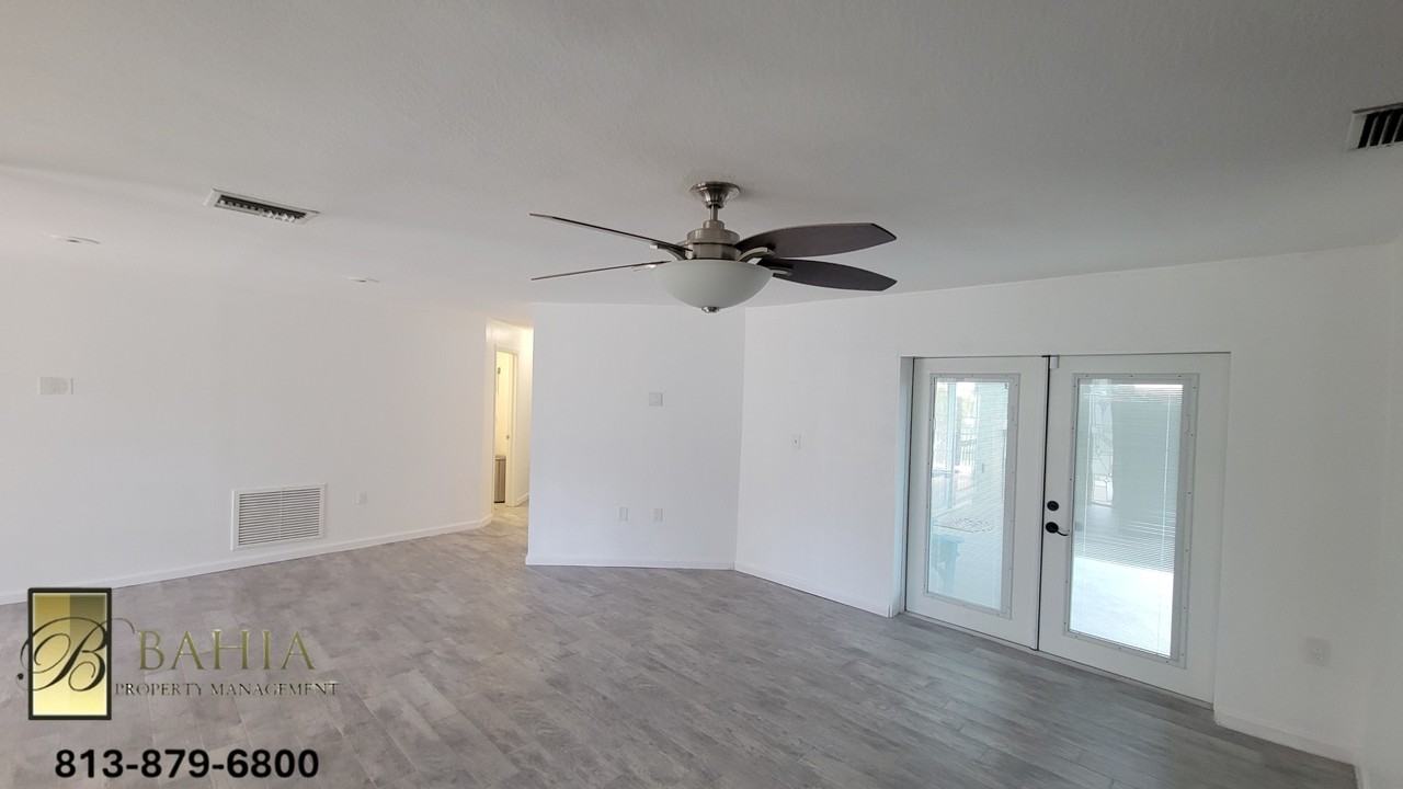 215 Meadowcross Dr - Photo 5 of 40