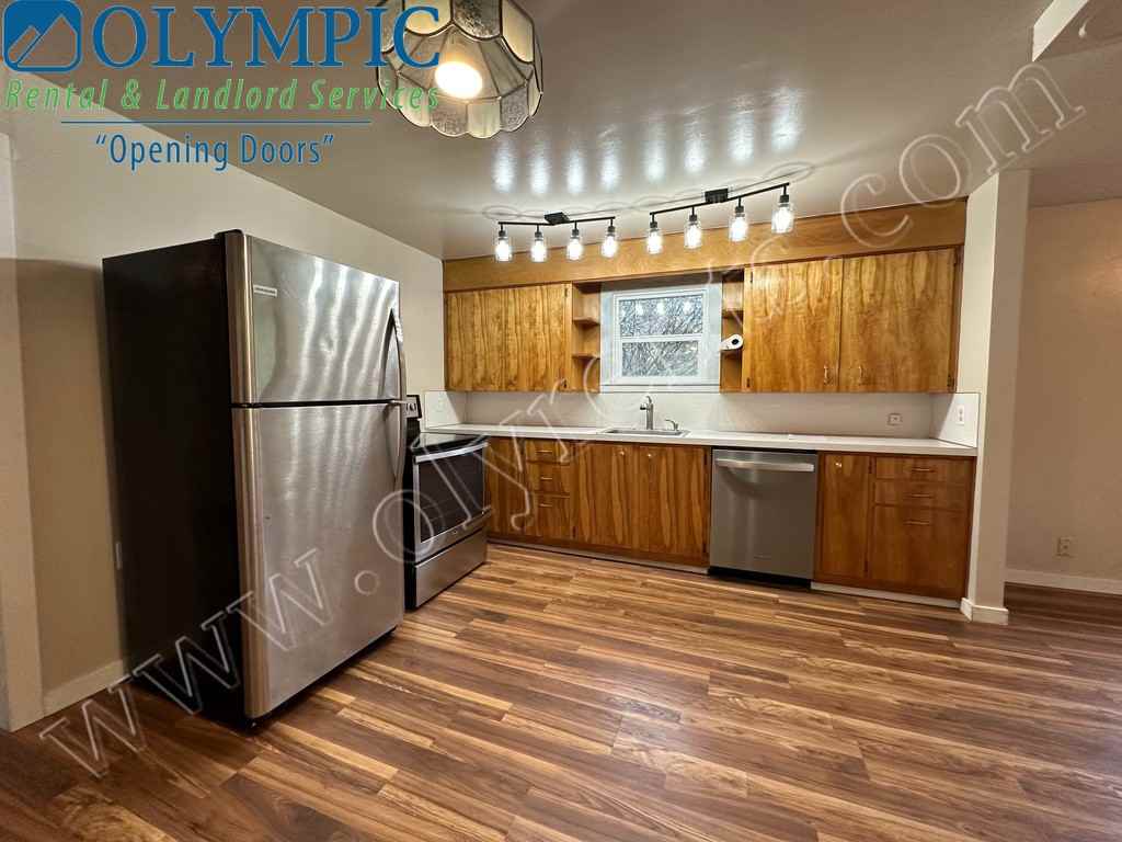 1526 Mix St Nw - Photo 2 of 21