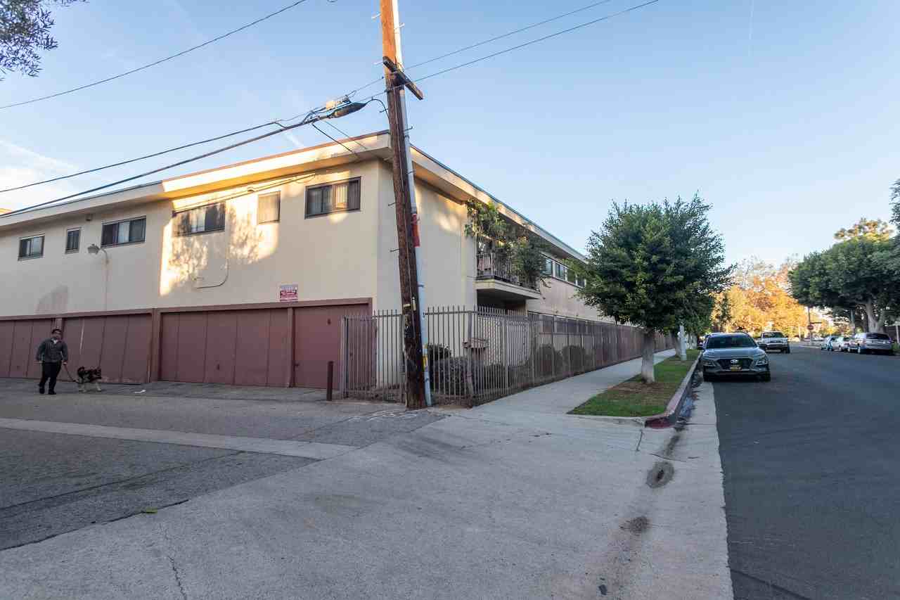 8200 W Manchester Ave - Photo 7 of 50