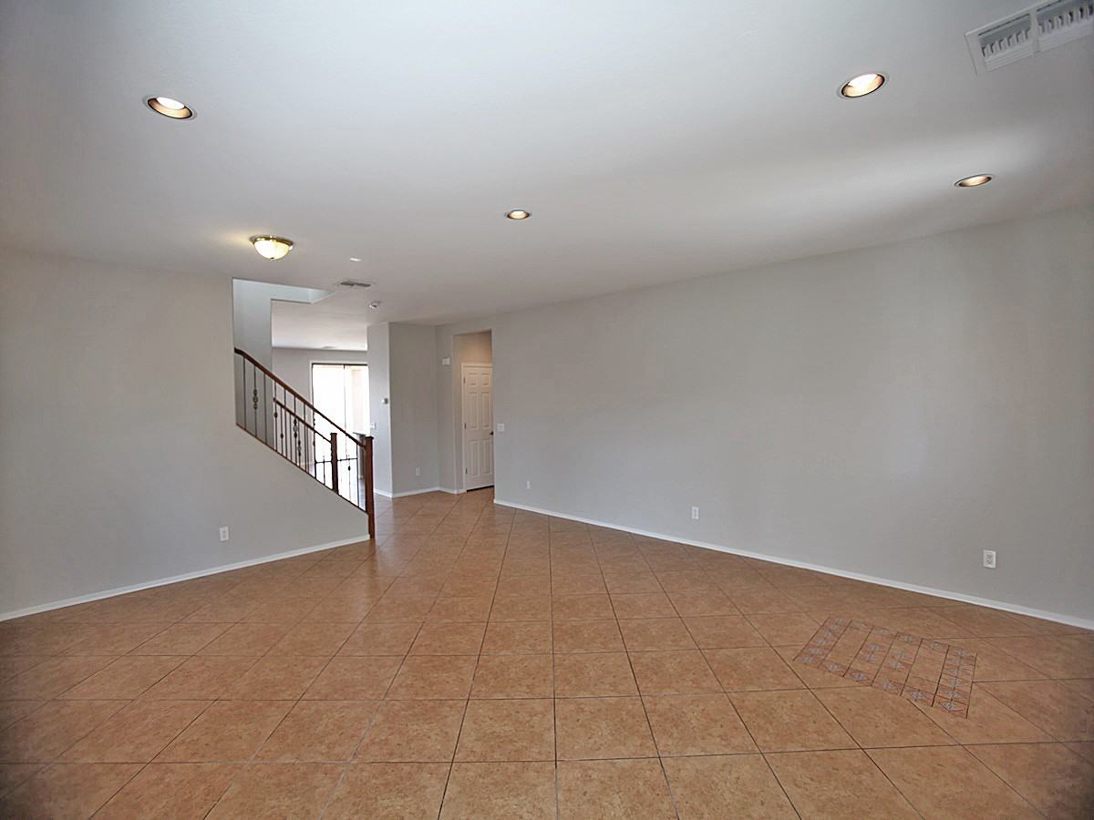 17406 N 185th Ln - Photo 3 of 18
