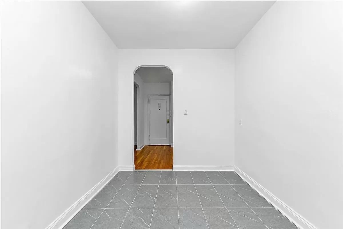 15501 90Th Ave - Photo 3 of 9