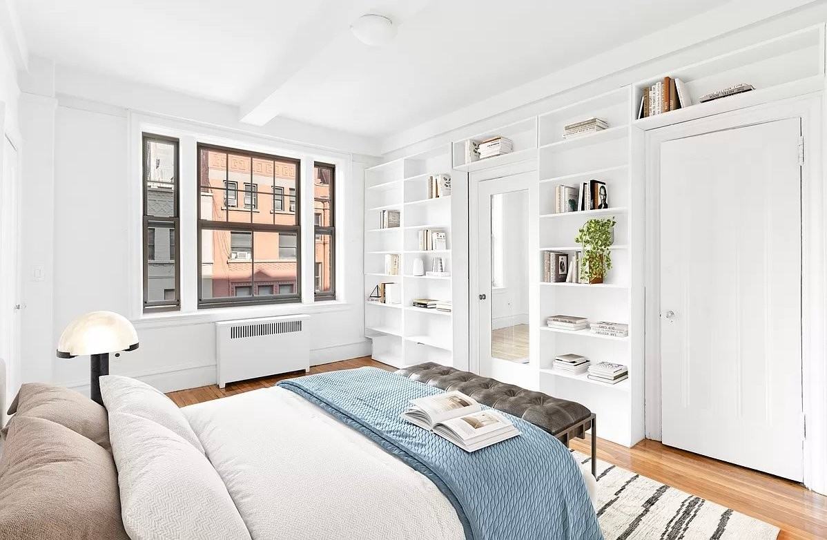 170 W 74Th St - Photo 3 of 5