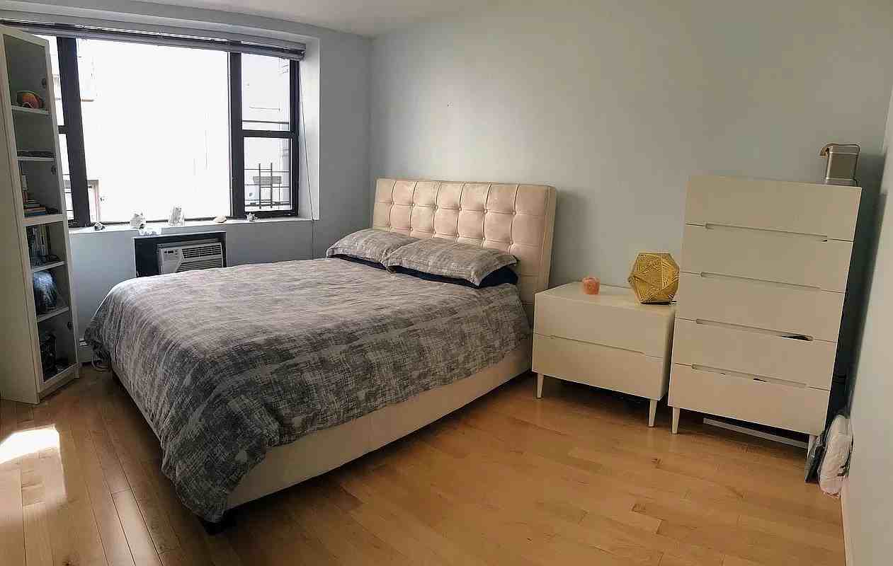 224 1St Ave - Photo 3 of 5