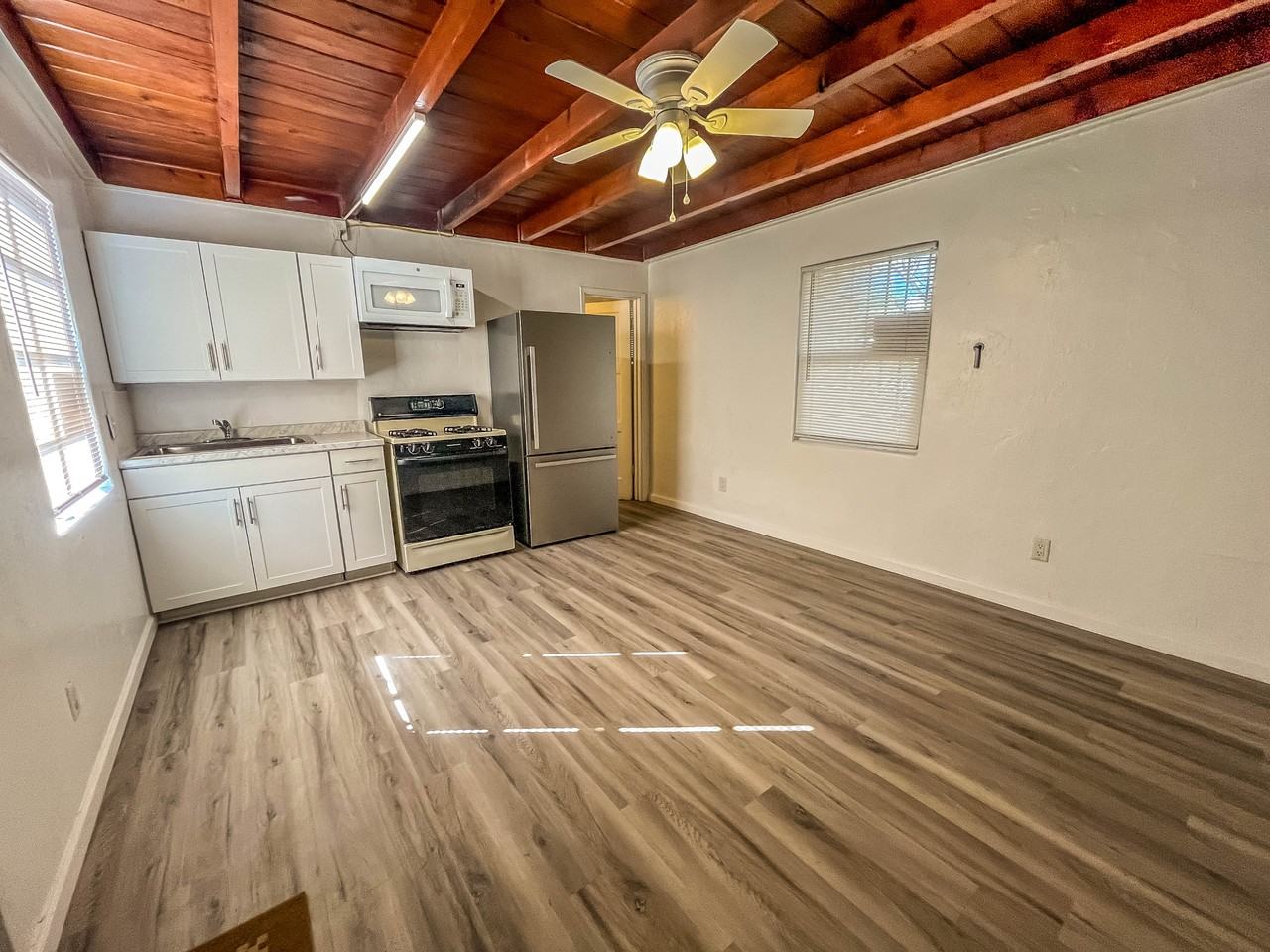 2519 N Estrella Ave - Photo 2 of 9