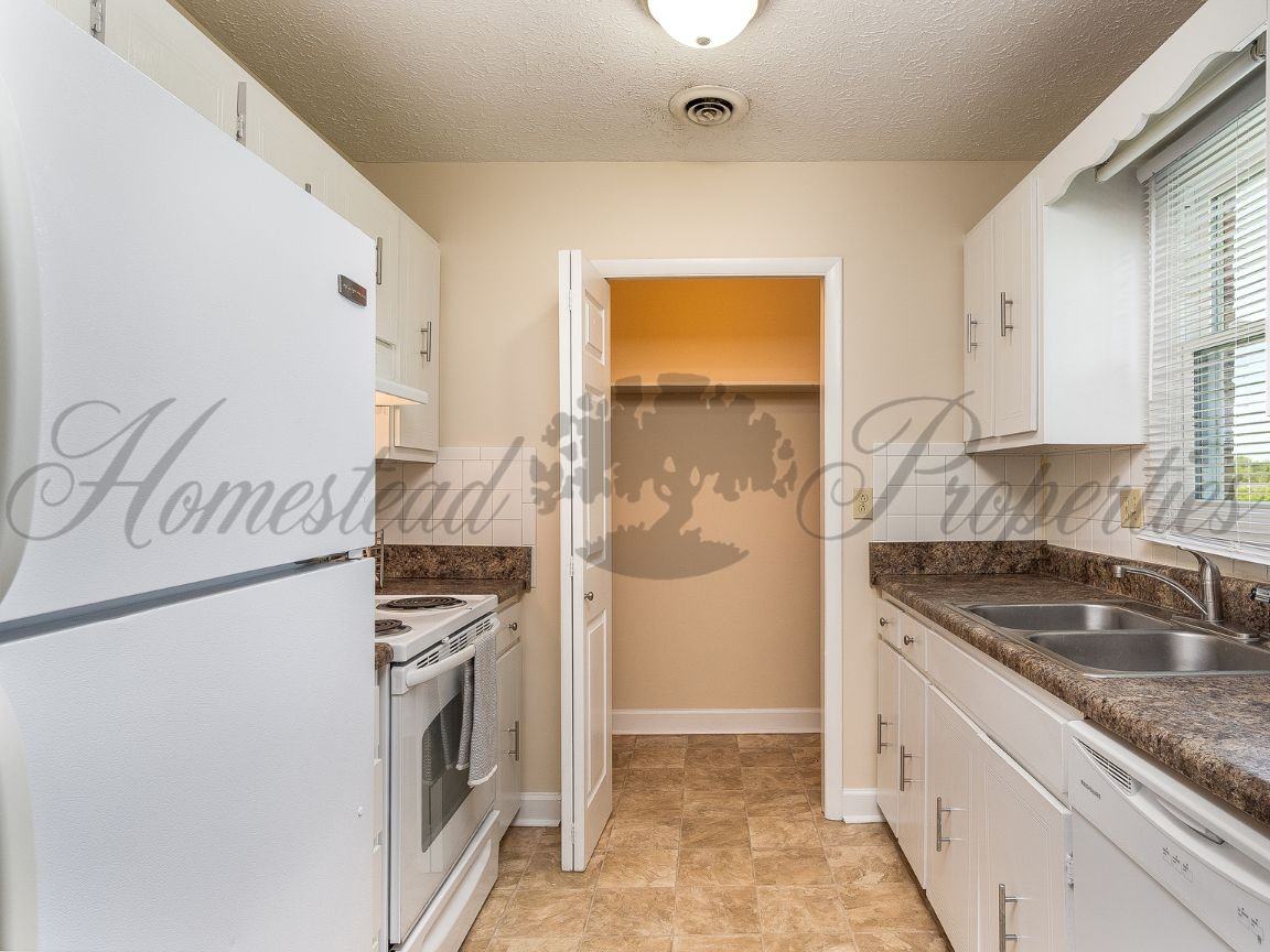 1500 Seminole Dr - Photo 7 of 37