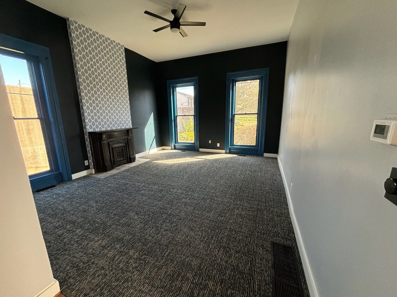 1027 Franklin St - Photo 2 of 4