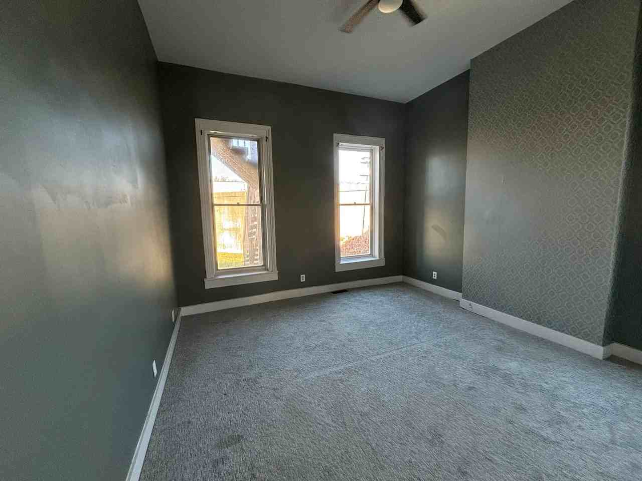 1027 Franklin St - Photo 3 of 4
