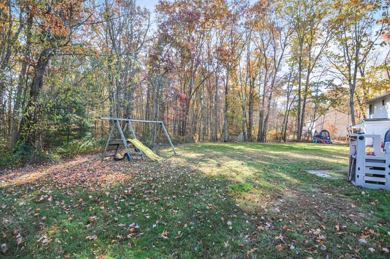 76 Maple St - Photo 3 of 27