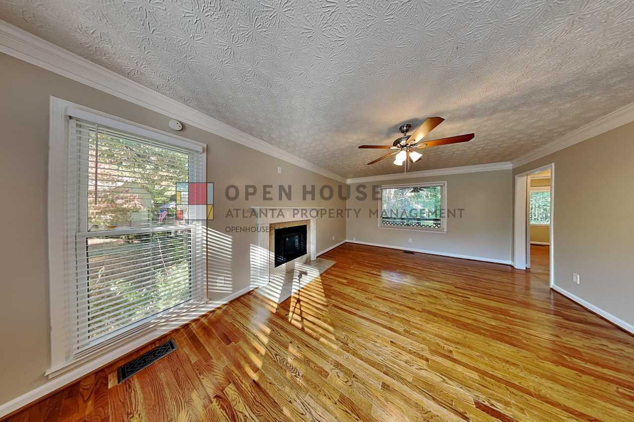 1035 Atherton Ln - Photo 3 of 26