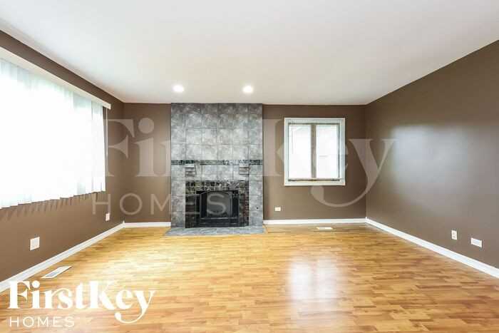 5911 Clarendon Ct - Photo 3 of 14