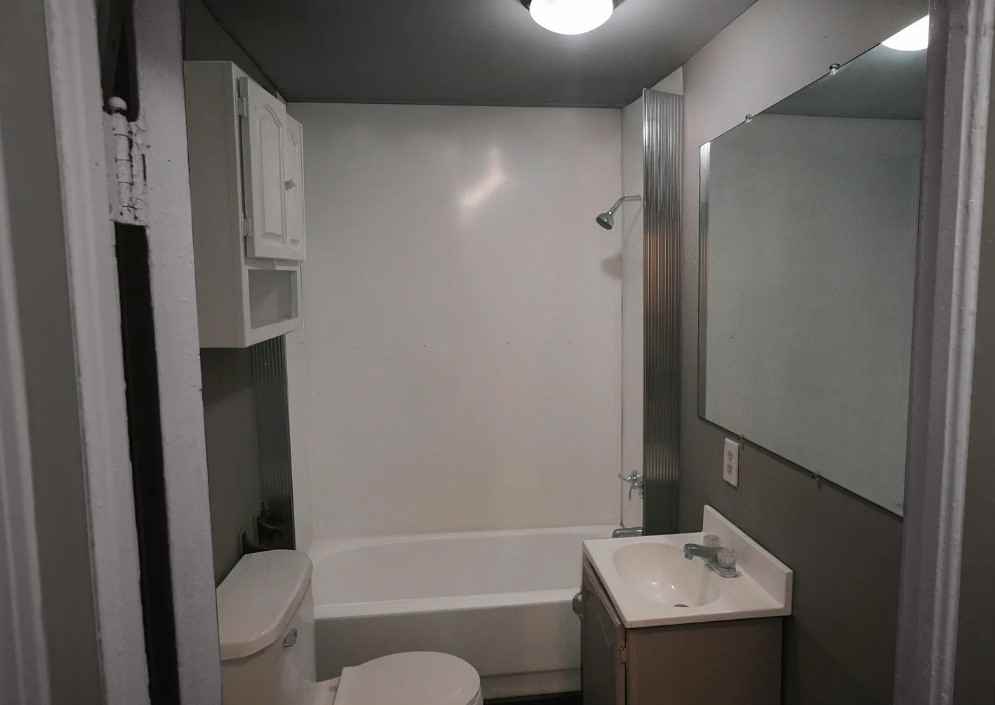 703 S Brotherton St - Photo 4 of 11