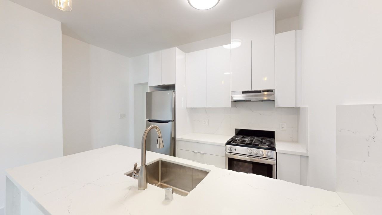 1433 Clay St #10 - Photo 6 of 34