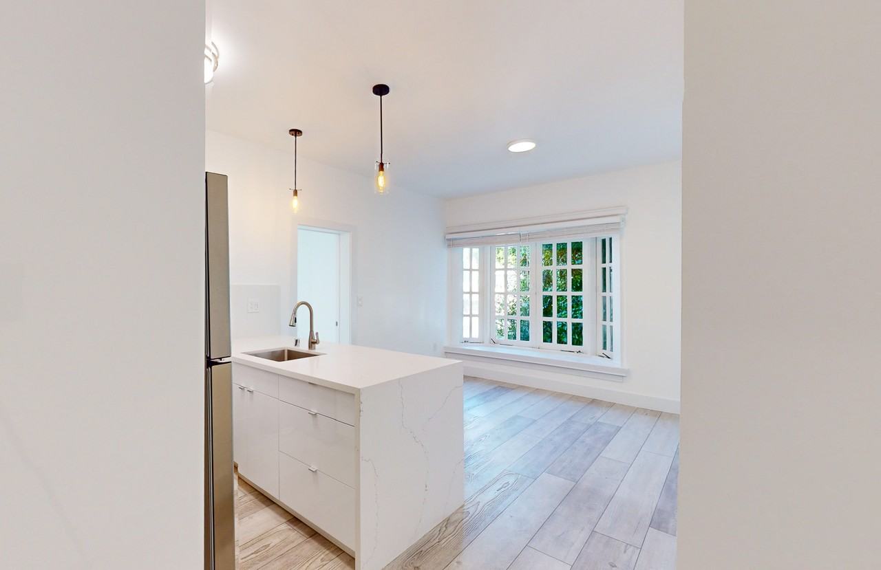 1433 Clay St #10 - Photo 7 of 34