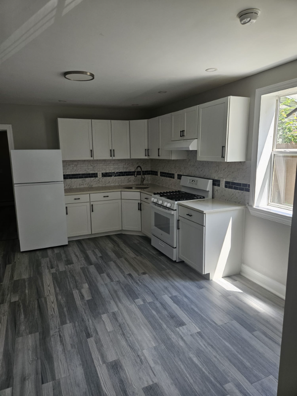 708 Noyes St #1 - Photo 6 of 15