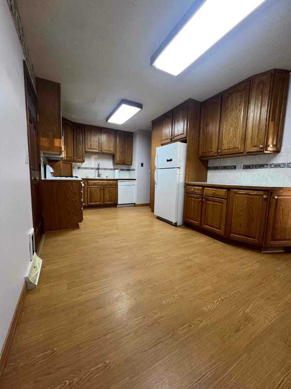 445 Cedar Ave - Photo 3 of 12