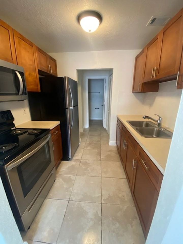 1733 Eastern Rd - Photo 4 of 12