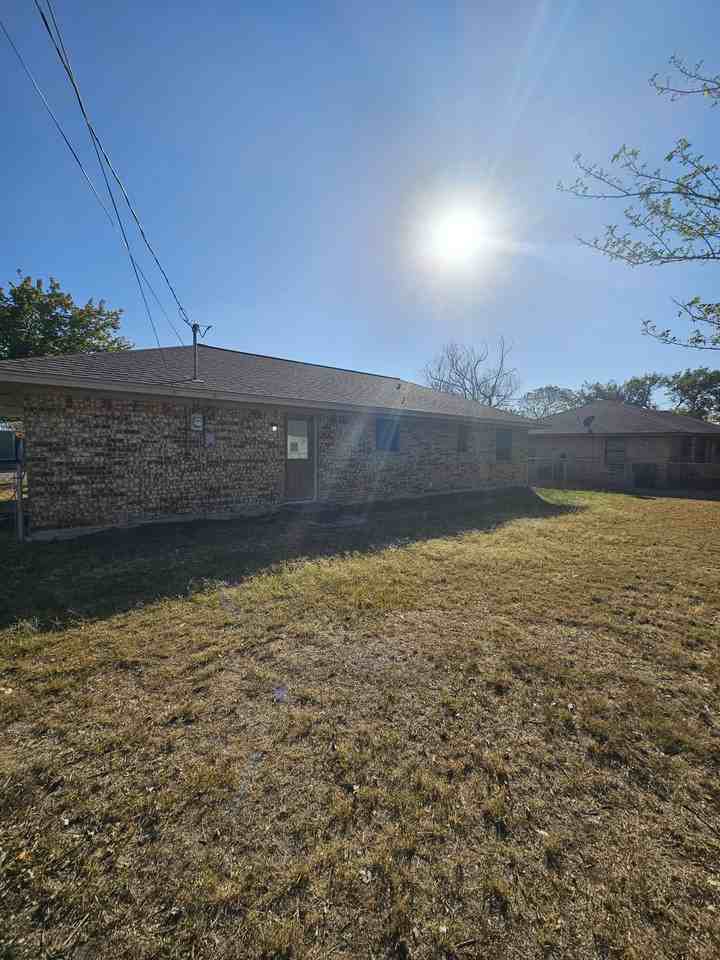 1003 Se 17th St #NA - Photo 2 of 22