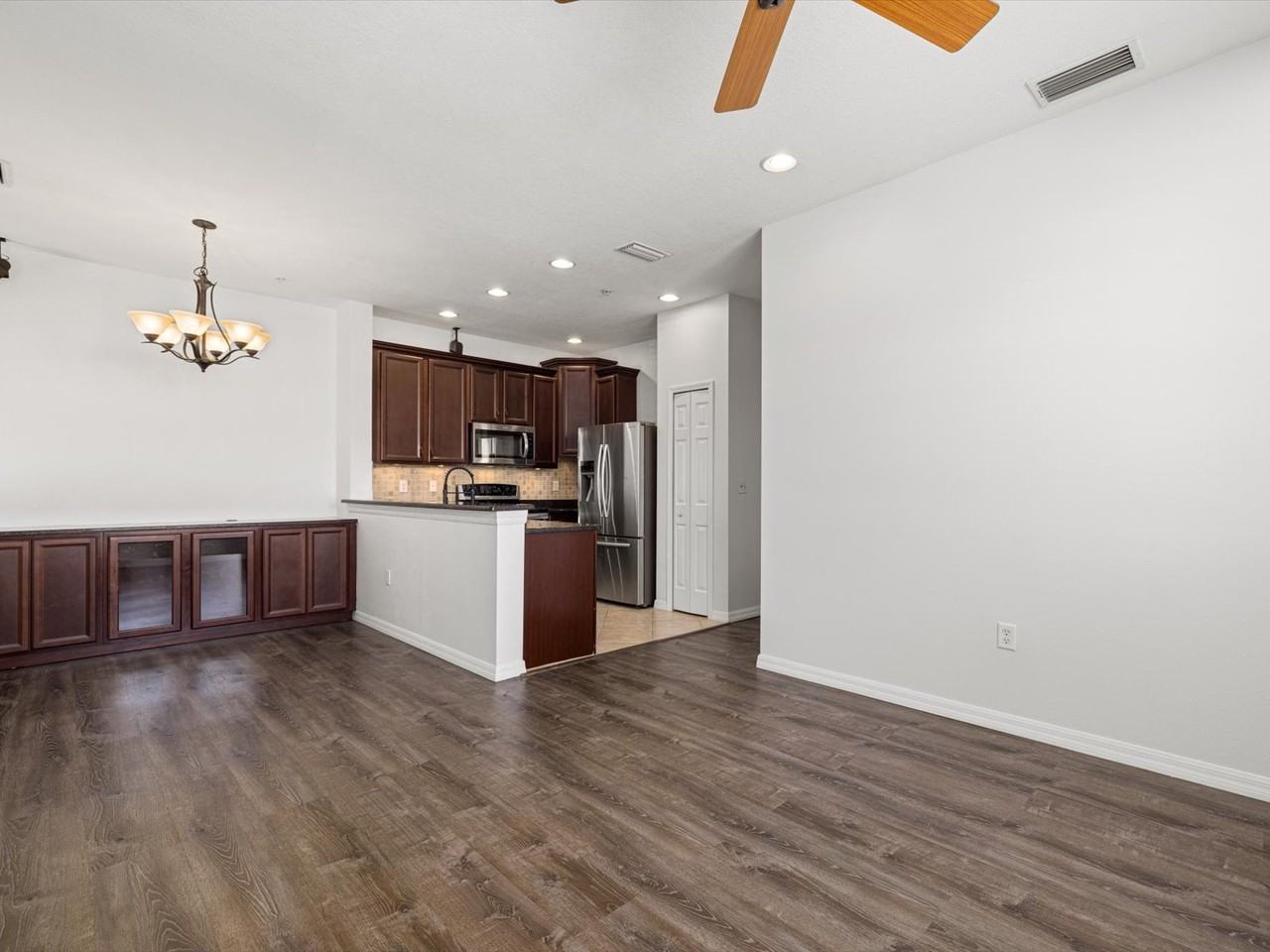 3715 Parkridge Cir #3715 - Photo 7 of 28