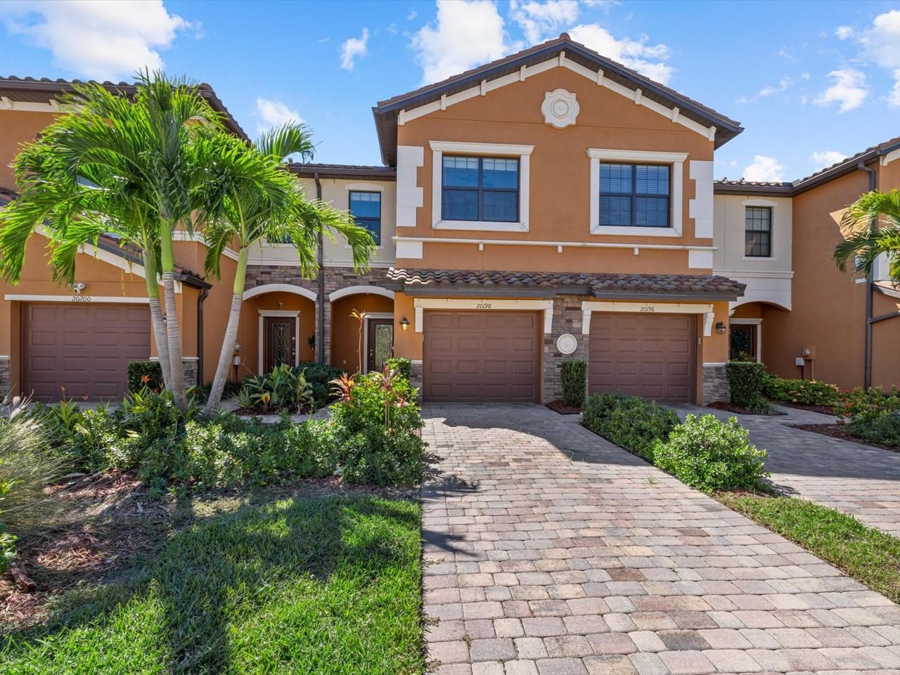 20198 Lagente Circle #20198 - Photo 4 of 30