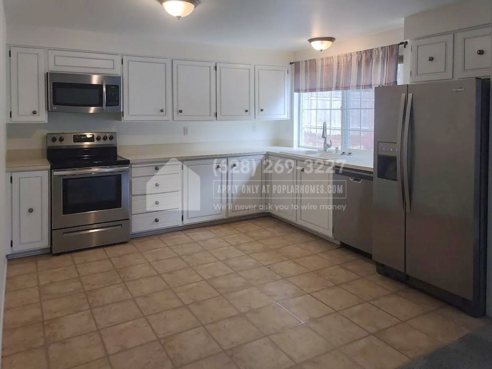 2407 169th Ave Ne - Photo 3 of 27