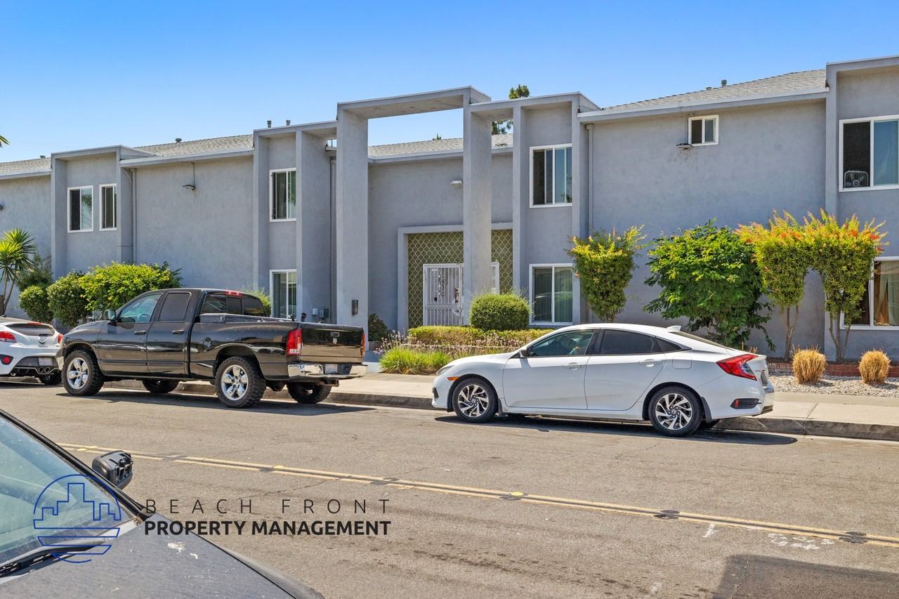 2750 W. Yale Ave. - Photo 4 of 5