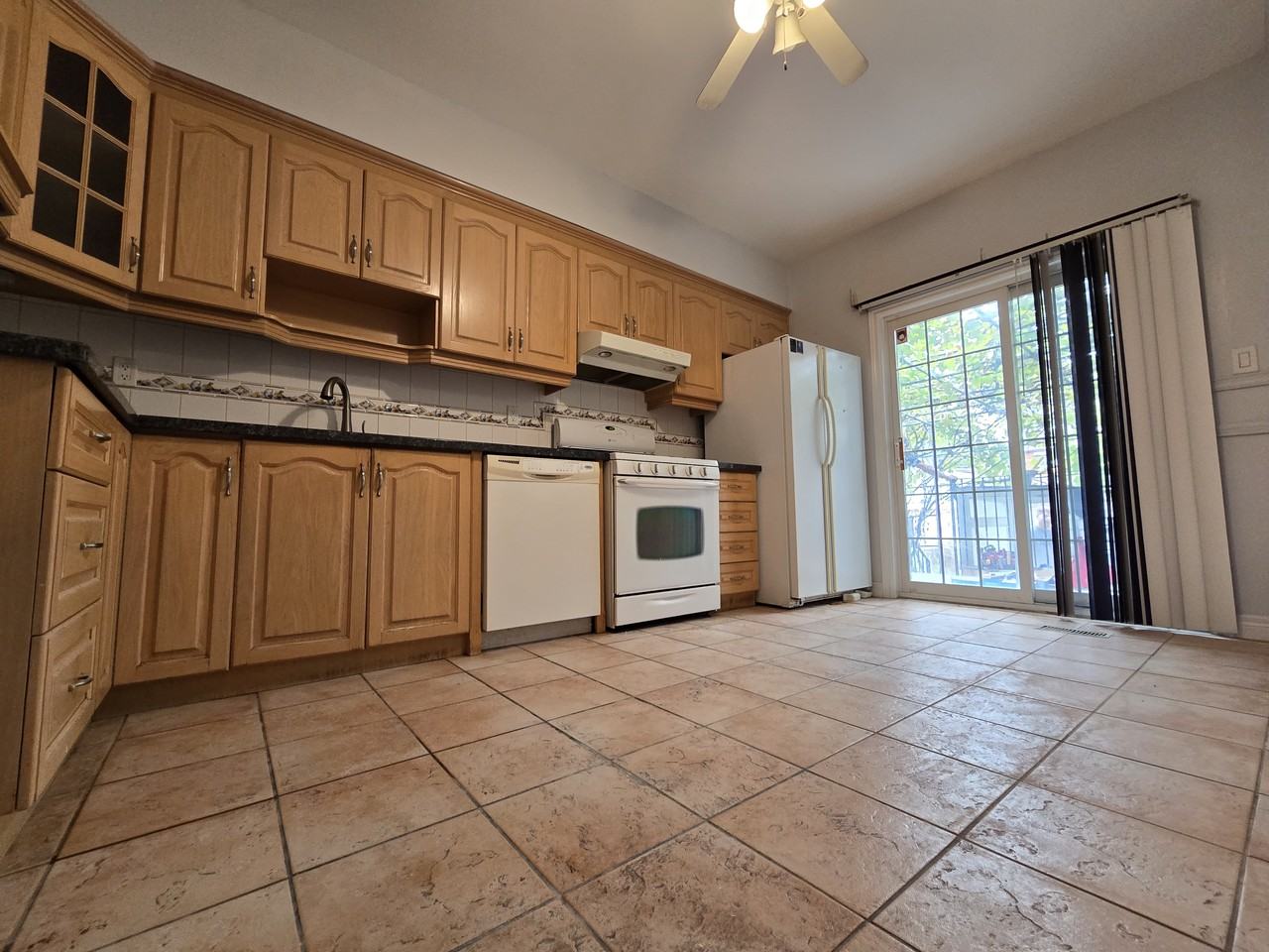 984 Ossington Avenue #Main - Photo 2 of 8