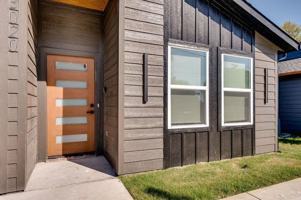 featured image of 3020 Henry St #B