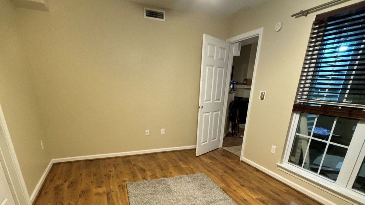 140 Carriage Crossing Ln - Photo 2 of 18