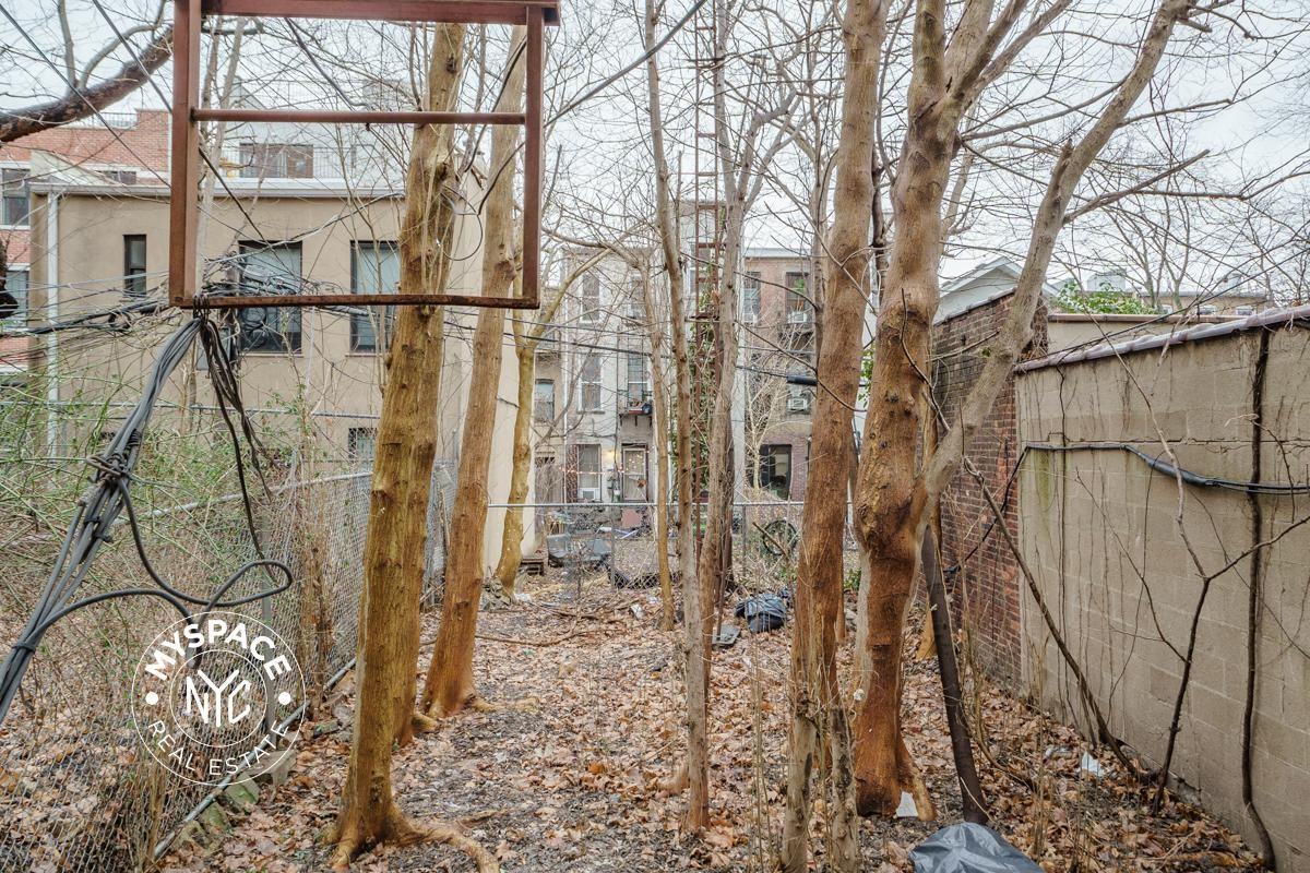 565 Saint Johns Pl #3R - Photo 6 of 6