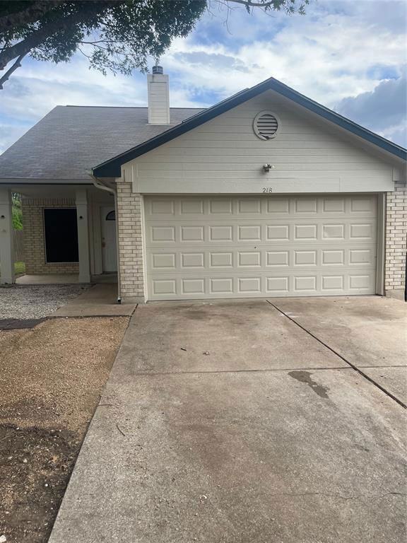 218 Evergreen Cir - Photo 2 of 8