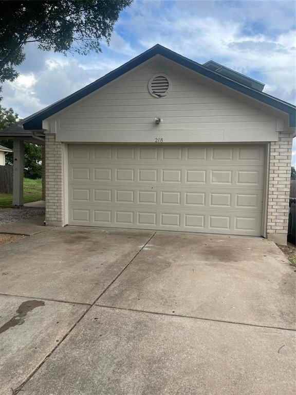 218 Evergreen Cir - Photo 3 of 8