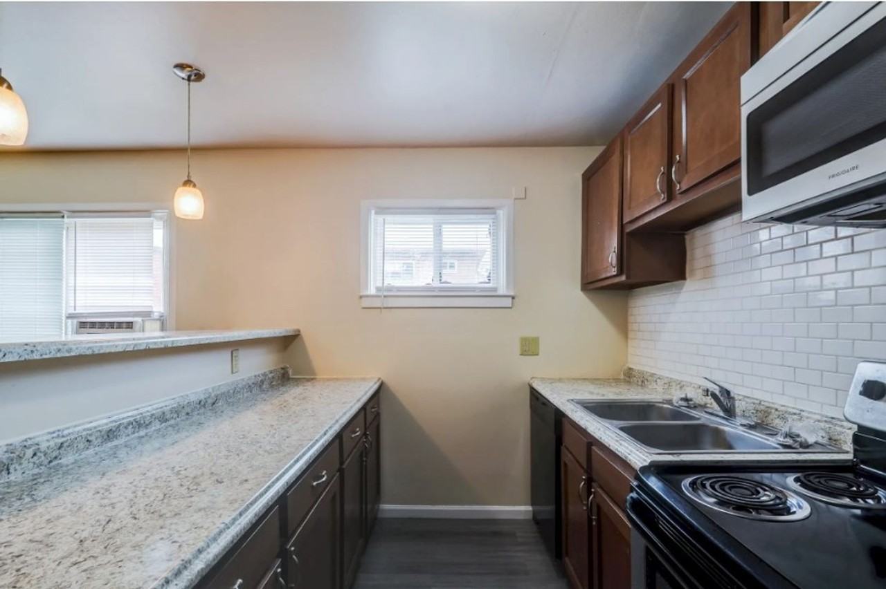 Maple Court - Photo 3 of 29