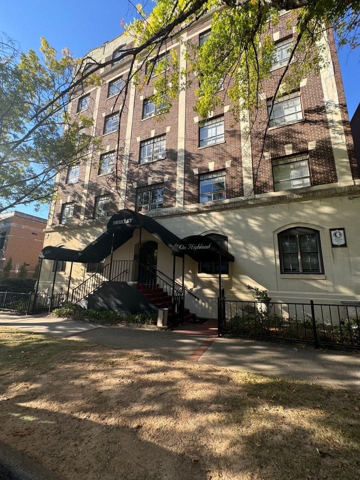 BERKLEY APARTMENTS - Photo 5 of 50