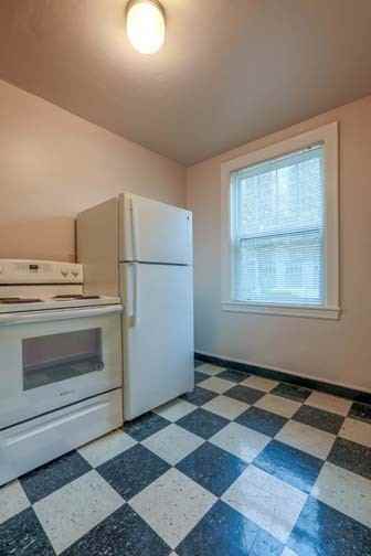 1037 NW 20th Ave - Photo 2 of 25