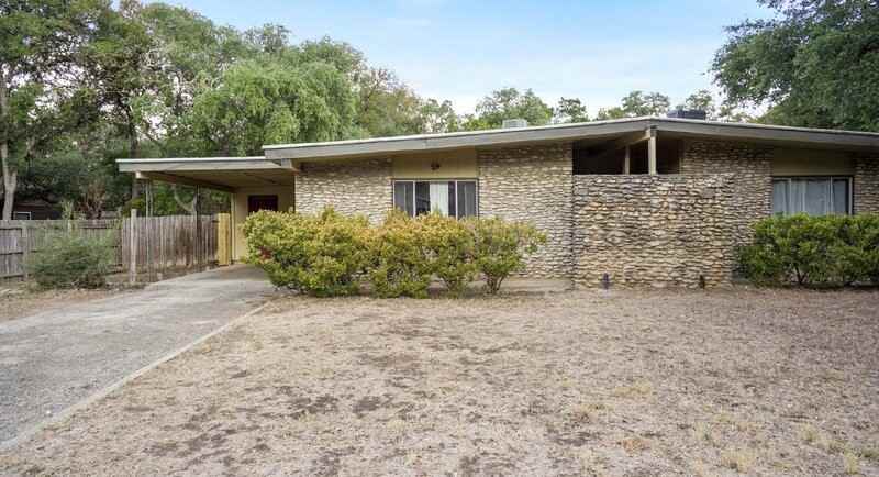 906 Hazelton St - Photo 3 of 50