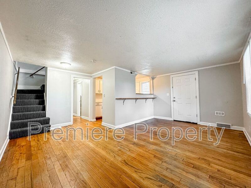 325 E 28th Ave - Photo 2 of 10