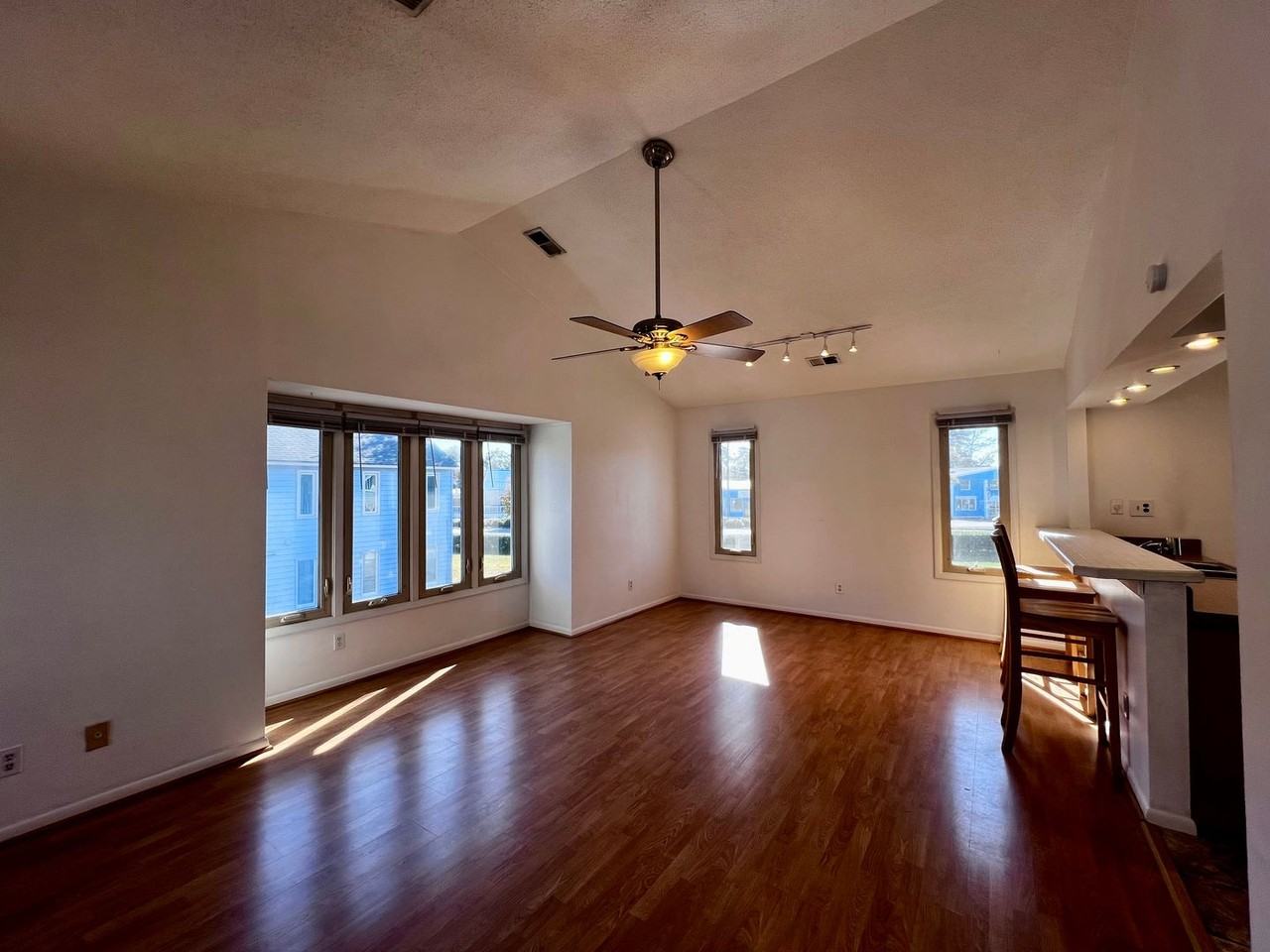 622 Pinewood Dr - Photo 4 of 30