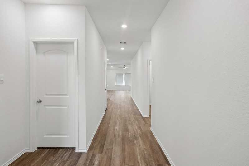 3004 Emerald Ocean Dr - Photo 3 of 27