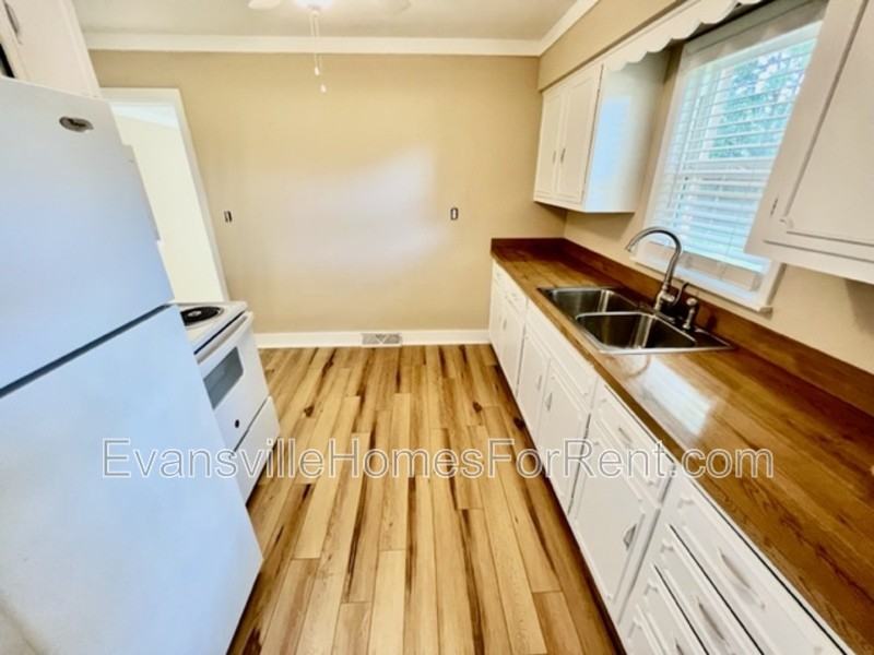 2408 South Boeke Road - Photo 3 of 13