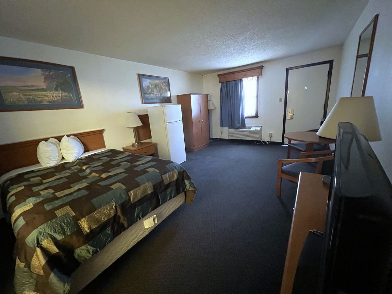 Corn Palace Inn - Photo 2 of 16