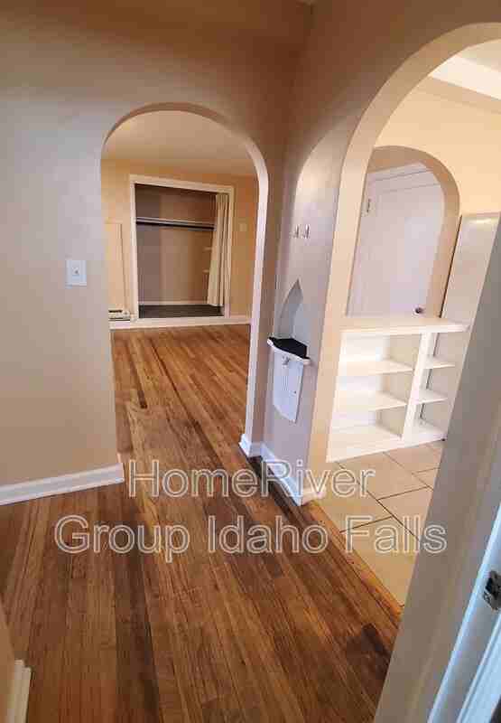 160 5th St - Photo 3 of 17