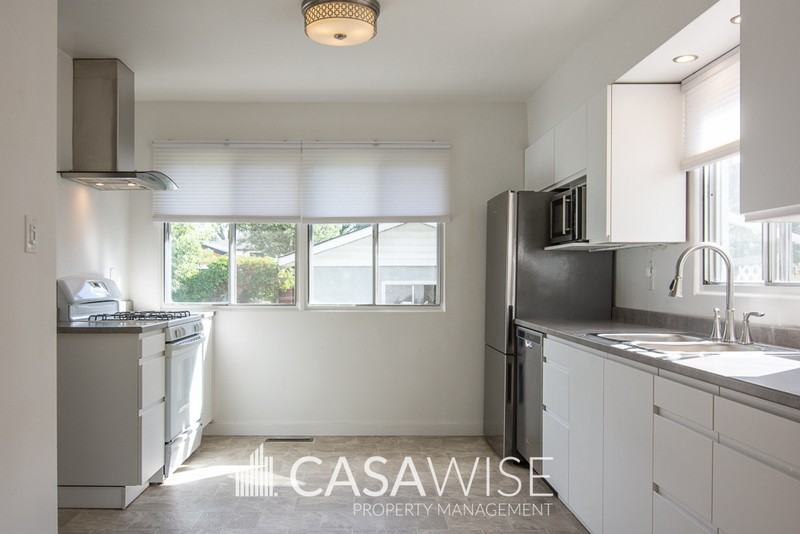 6511 98a St Nw - Photo 3 of 22