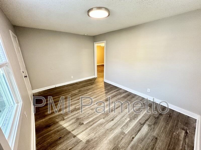 522 Jasper St - Photo 4 of 13