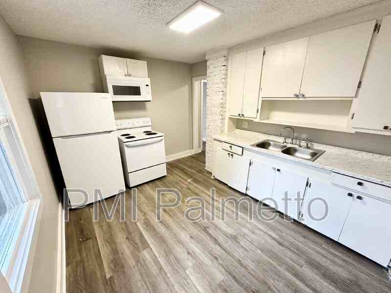 522 Jasper St - Photo 5 of 13