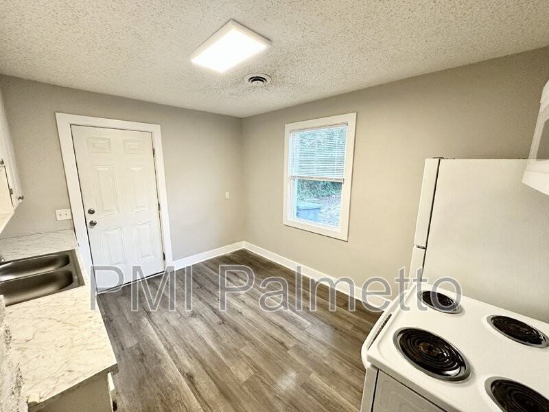 522 Jasper St - Photo 6 of 13